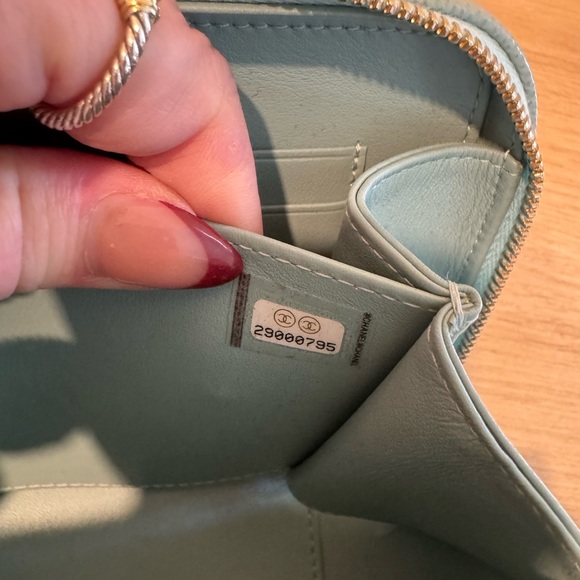 Chanel small teal filigree vanity crossbody bag - Picture 11 of 11